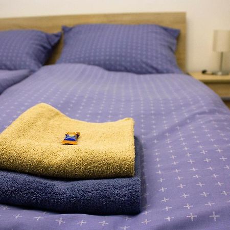 פראג Blue Apartment In Beautiful English Style Garden With Atmosphere מראה חיצוני תמונה