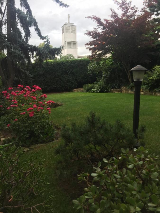 פראג Blue Apartment In Beautiful English Style Garden With Atmosphere מראה חיצוני תמונה